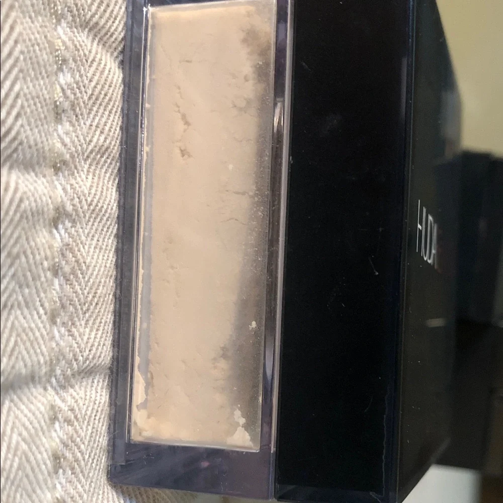 HUDA BEAUTY Easy Bake and Snatch Setting Powders